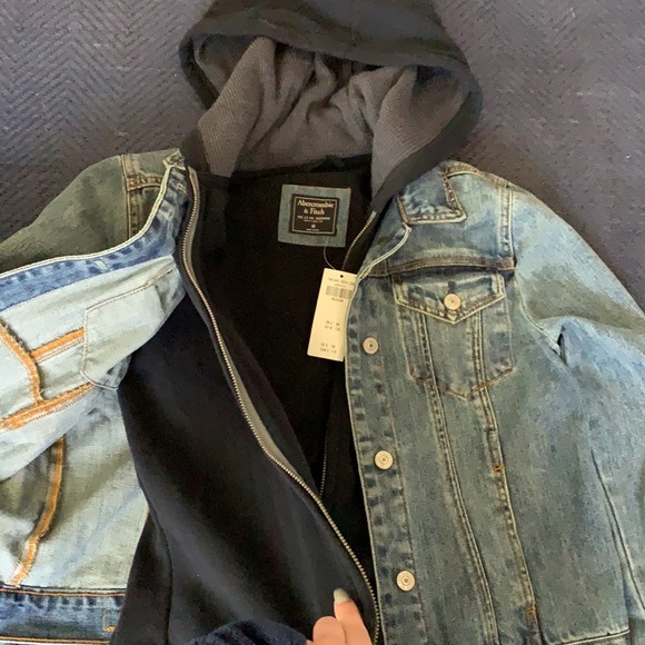 ABERCROMBIE JEAN JACKET (CANT FIND ANYWHERE) - Picture 3 of 5